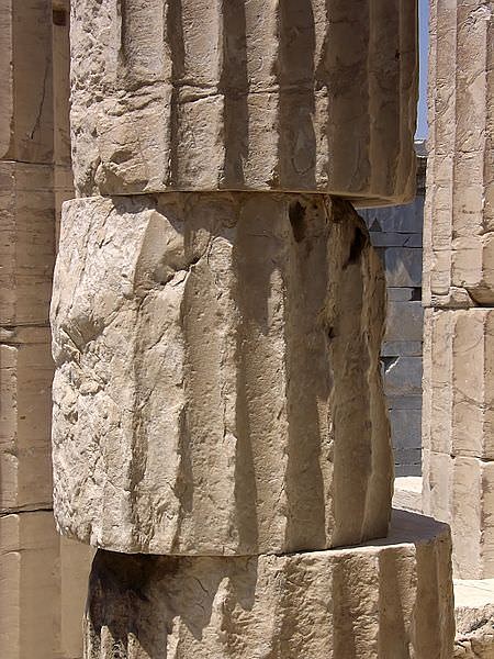 Column Flutes, Propylaea
