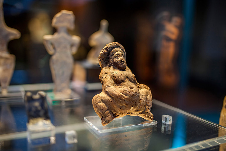 Roman Voluptuous Naked Figurine